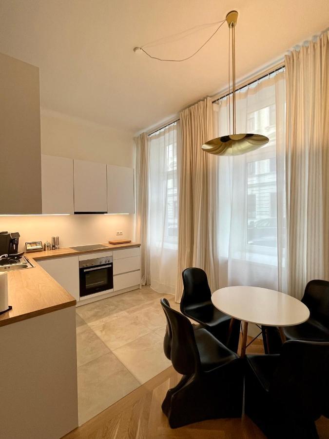 Zentrale Wohlfuehloase Apartamento Viena Exterior foto